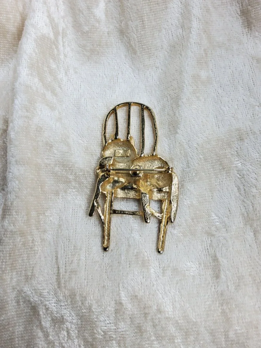 Vintage Signed JJ Jonette Goldtone Happy Smiling Cat In Chair Brooch/Pin